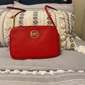 MICHAEL KORS, BRAND NEW BAG IN BEAUTIFUL RED